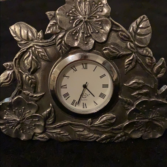 Pewter bedside table clock - Picture 5 of 9